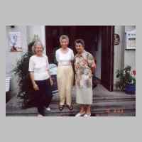 59-09-1201 5. Kirchspieltreffen 2003. Von links Christel Peterson, Eva Feigenbaum und Evamaria Mueller .JPG